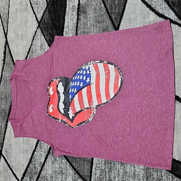DIANE'S BOUTIQUE PATRIOTIC STARS & STRIPES MOUTH TOUGUE MAROON LARGE TANK-TOP - Picture 4 of 10